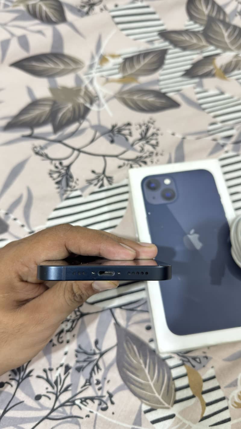 Apple iPhone 13 4