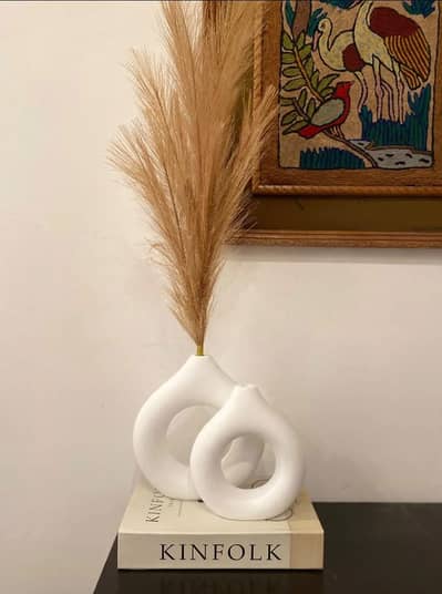 Donust Vases with book decor