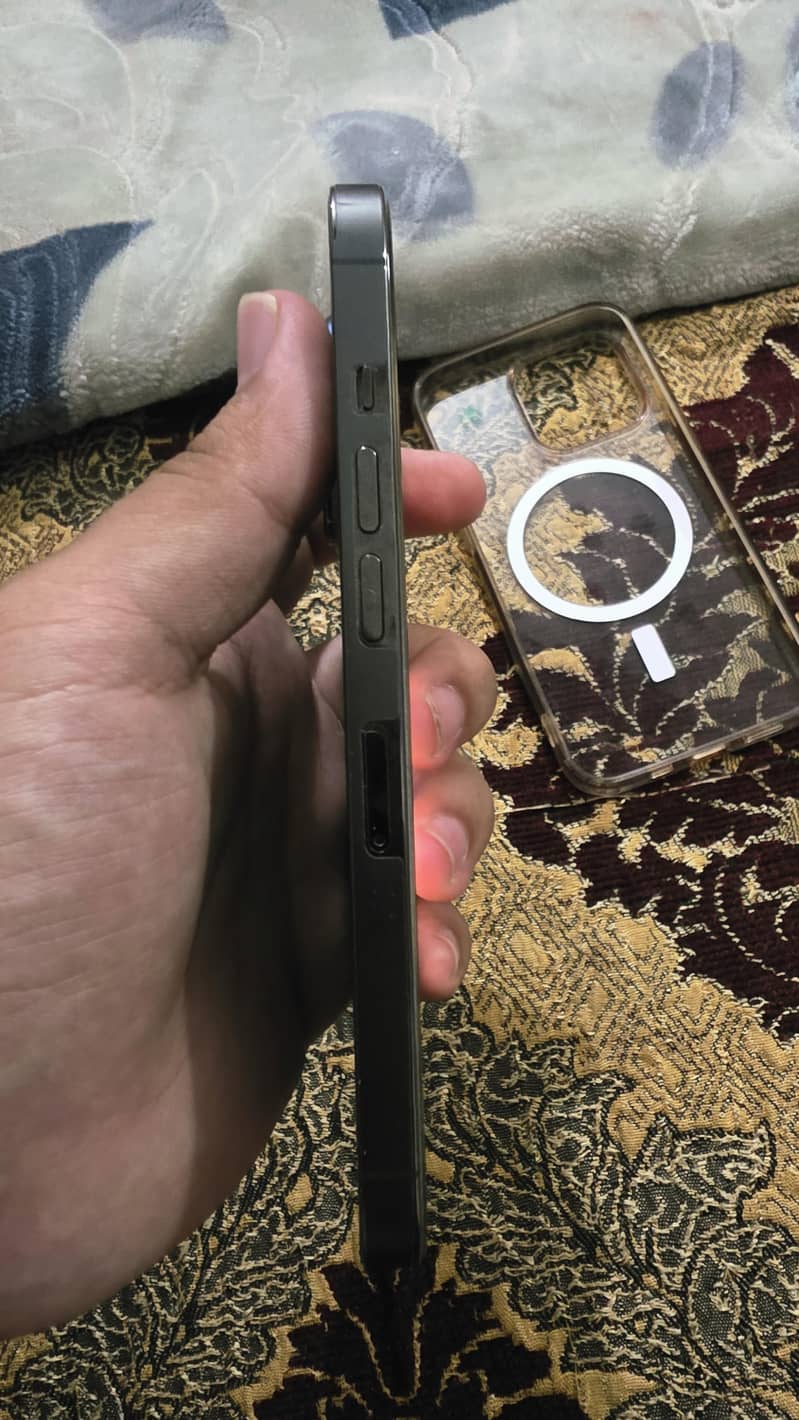 Apple iPhone 13 Pro 2