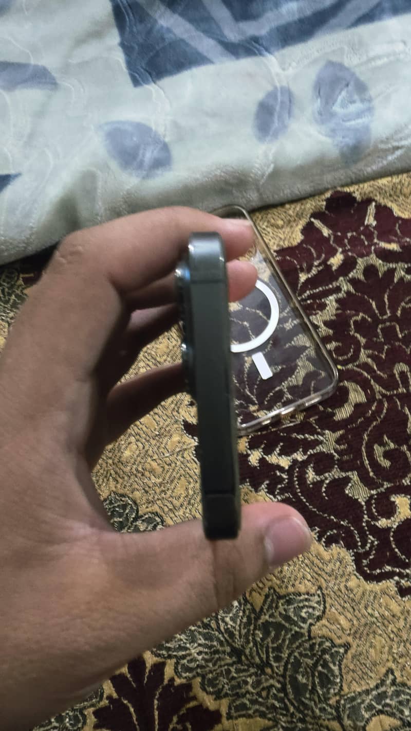 Apple iPhone 13 Pro 3