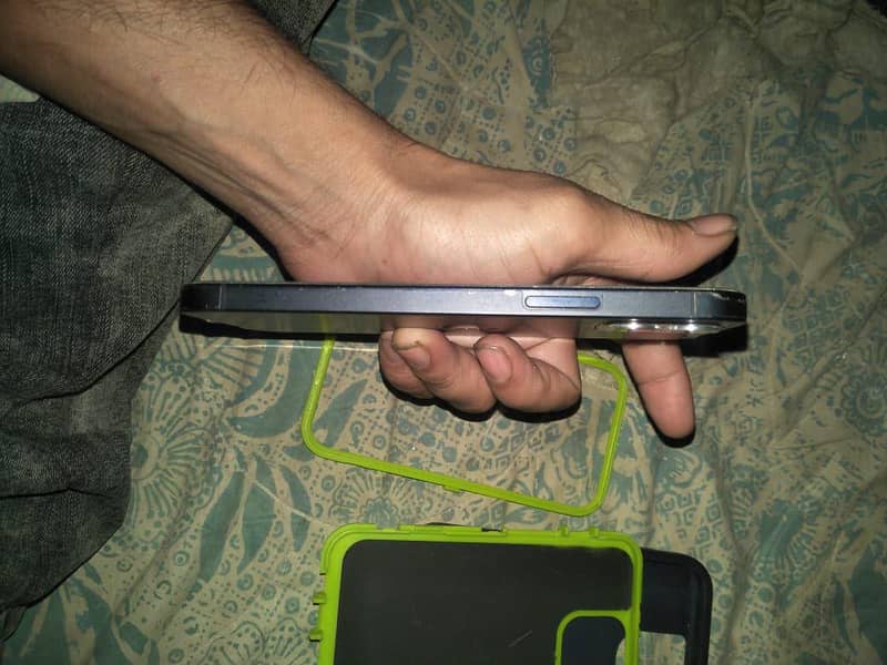Apple iPhone 12 3