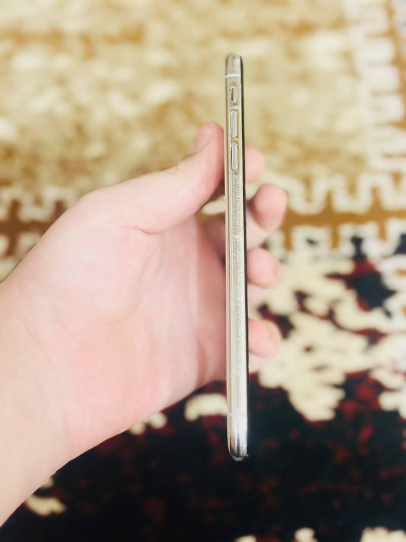 iPhone XS Max 1