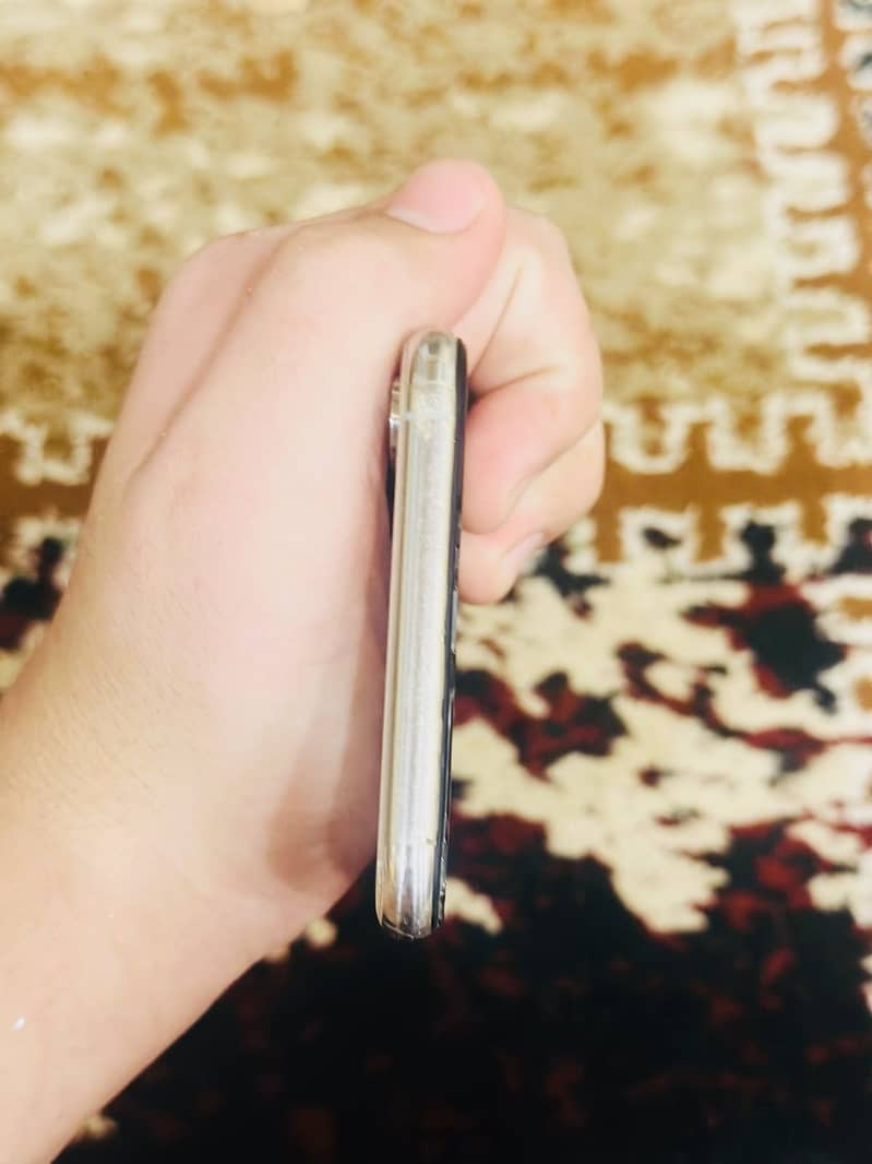 iPhone XS Max 3