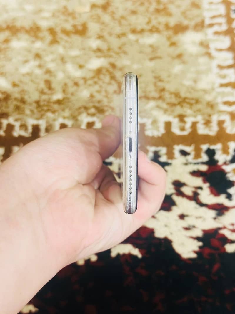 iPhone XS Max 4