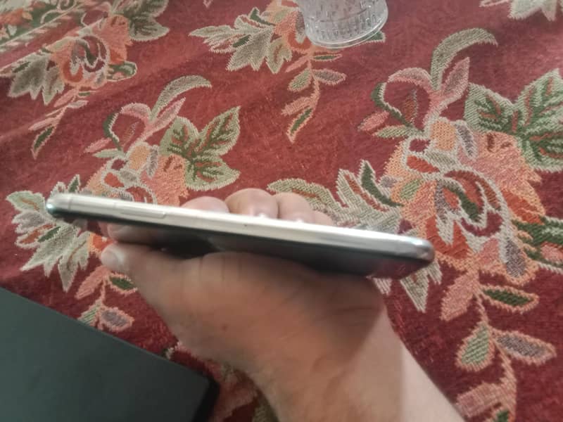 Apple iPhone X 4