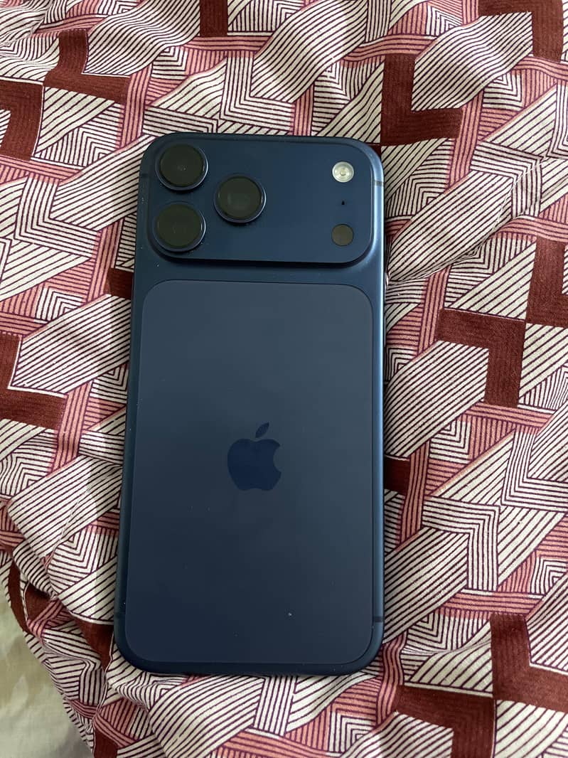 Apple iPhone 17 Pro Max 1
