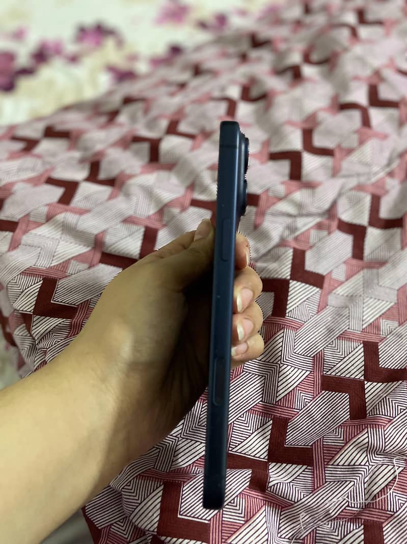 Apple iPhone 17 Pro Max 4