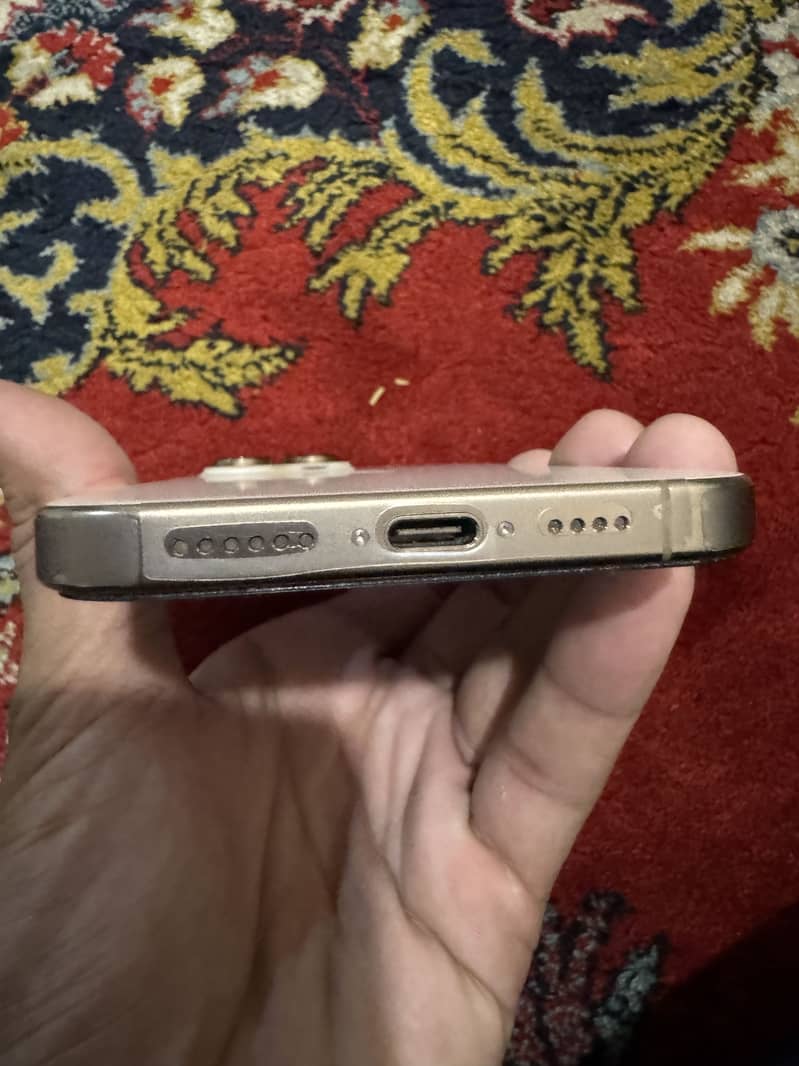 Apple iPhone 16 Pro Max 3