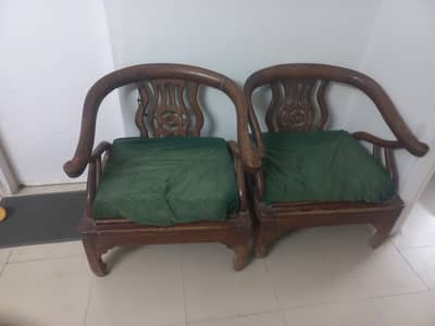 1 big sofa and 2 small.
