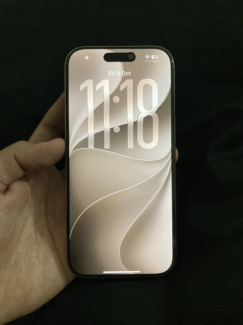 Apple iPhone 16 Pro 1
