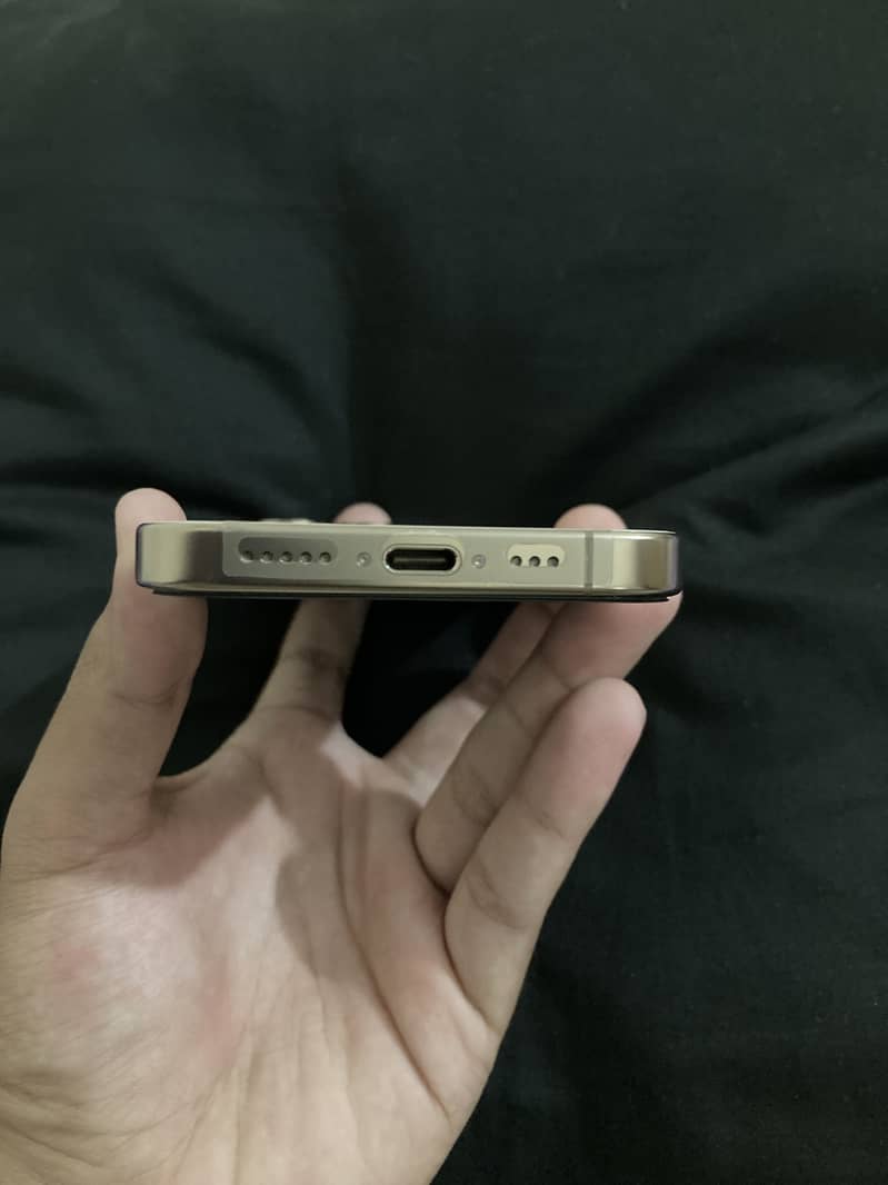 Apple iPhone 16 Pro 4