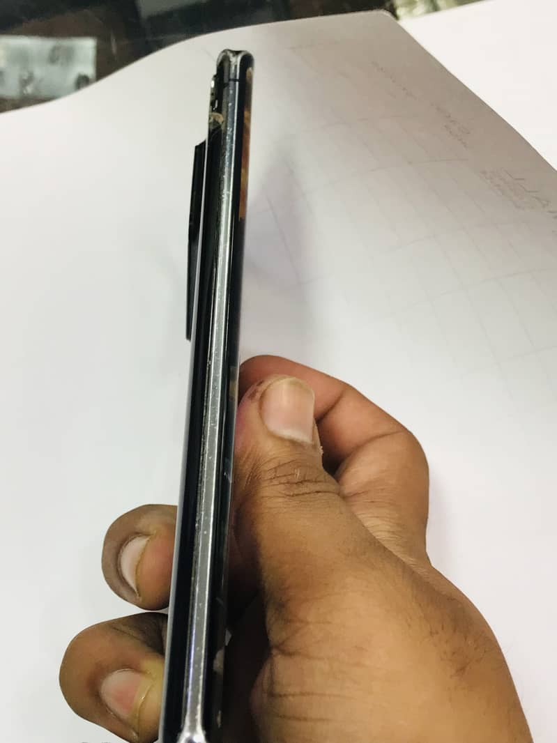Sharp Aquos R6 11