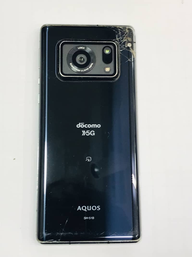 Sharp Aquos R6 14