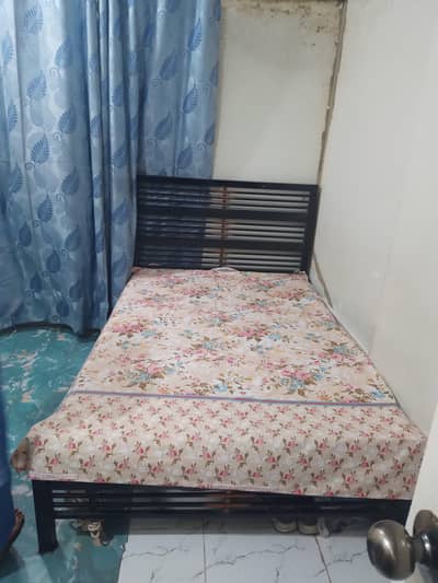 singal bed with mattres