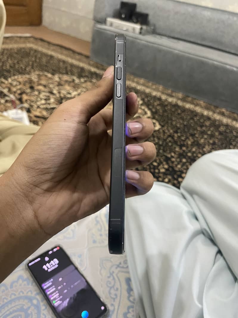Apple iPhone 15 plus 6