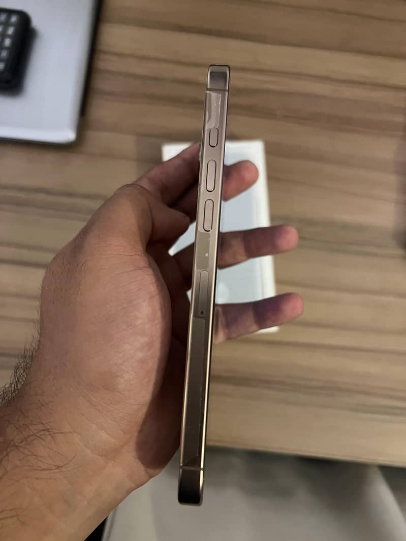 Apple iPhone 16 Pro Max 4