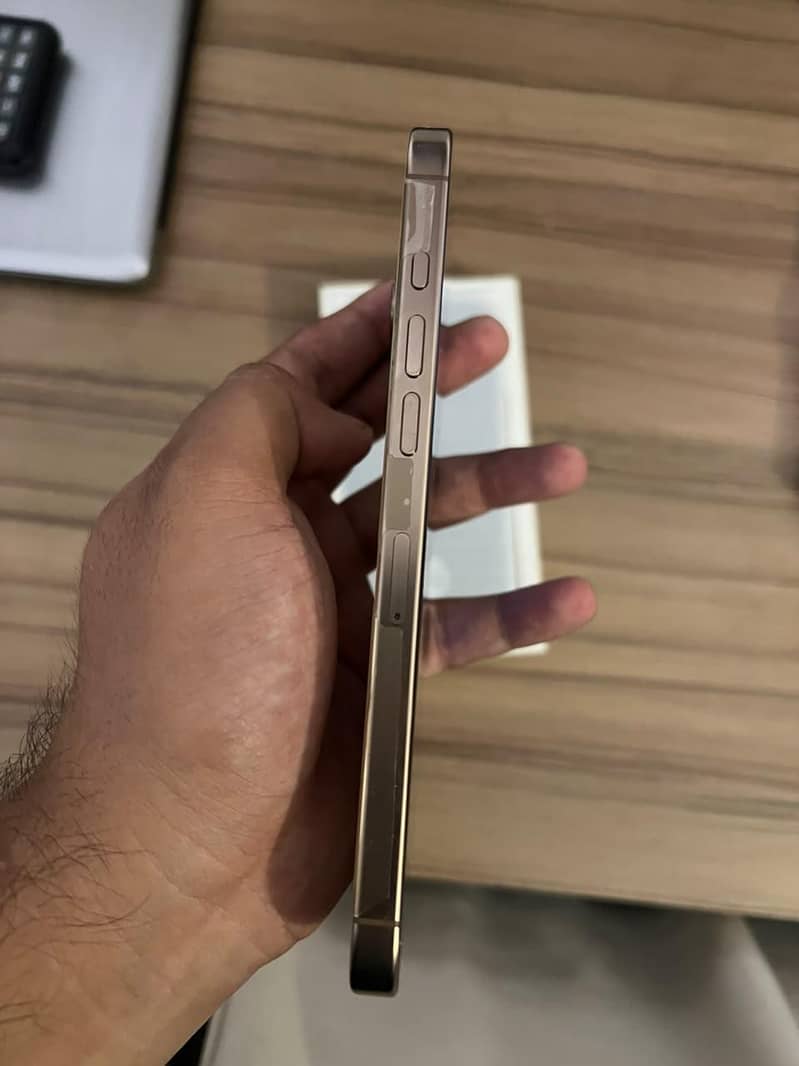 Apple iPhone 16 Pro Max 5