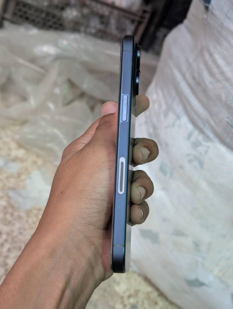 Apple iPhone 15 Pro Max 4