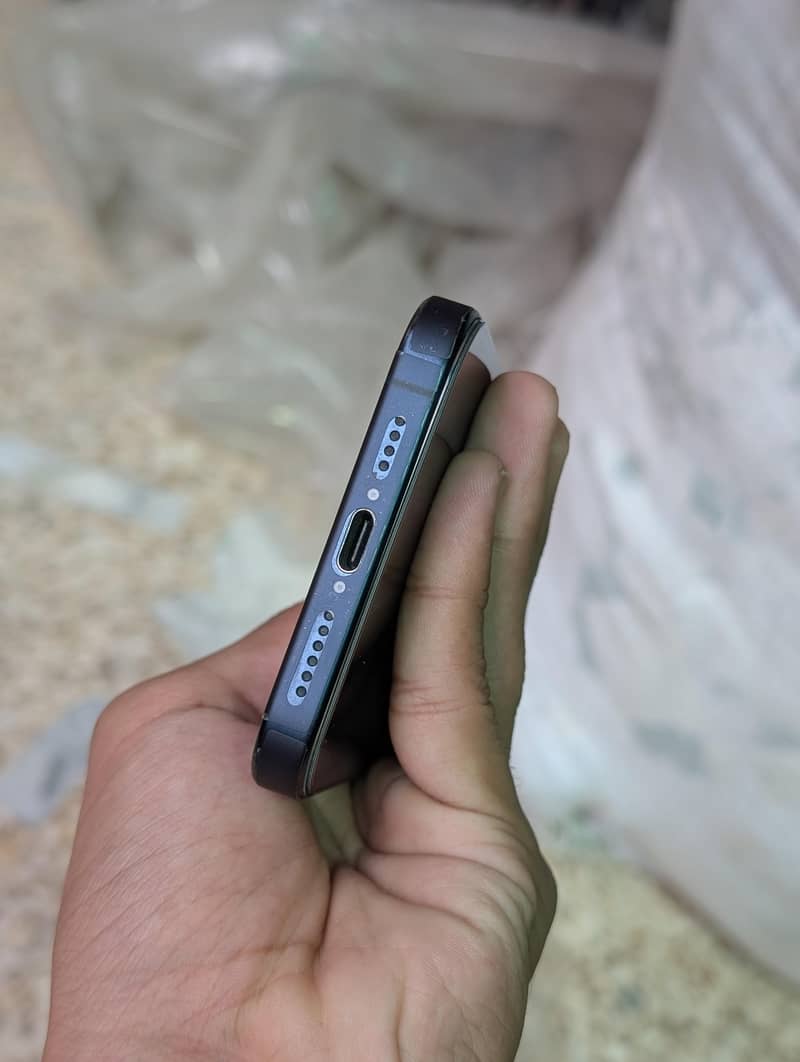Apple iPhone 15 Pro Max 5