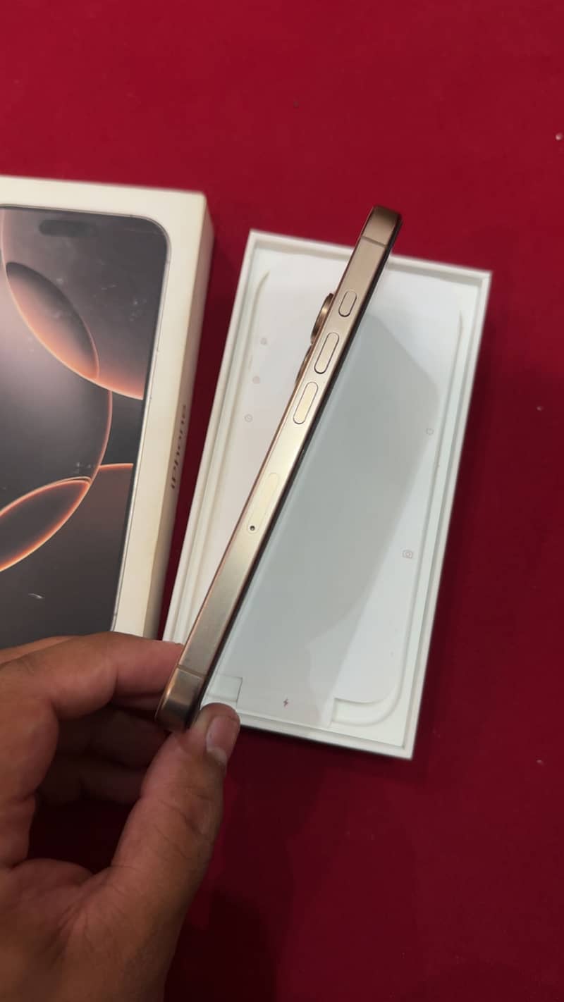 Apple iPhone 16 Pro 9