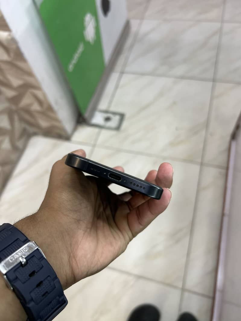 Apple iPhone 15 Pro 0