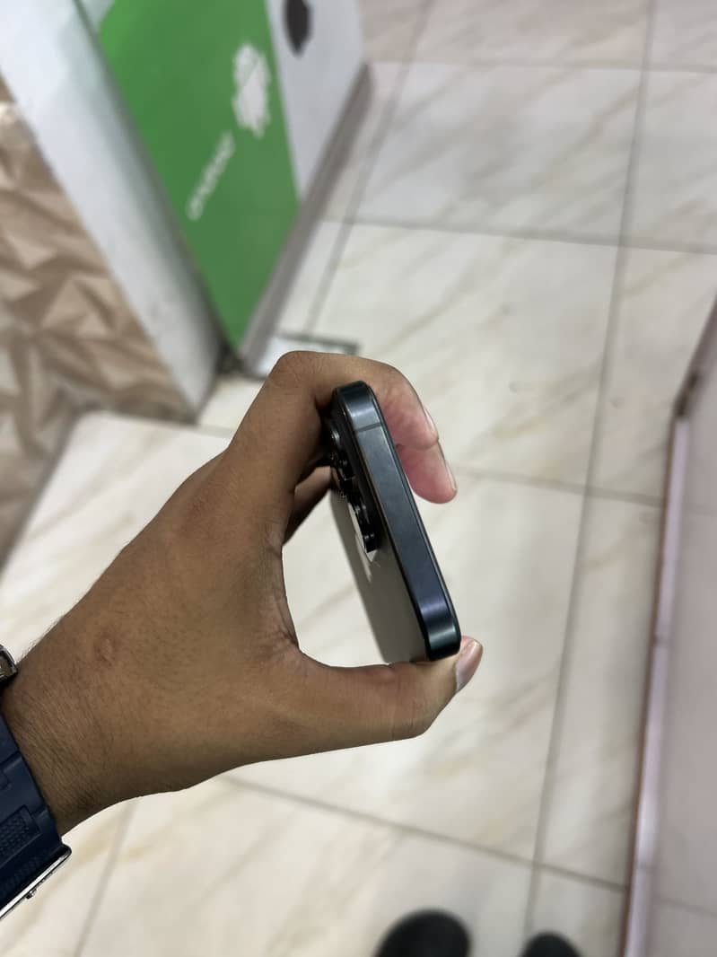 Apple iPhone 15 Pro 3