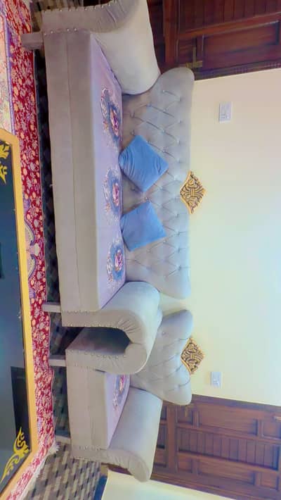 5+5 seaters sofas . . 10seaters in total.