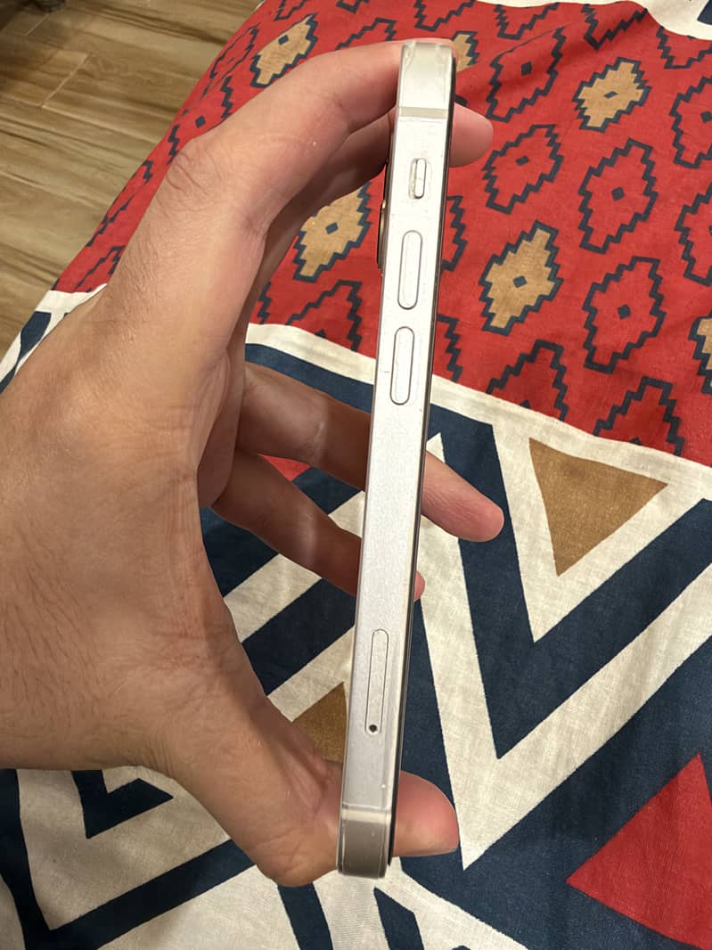 Apple iPhone 13 mini 8