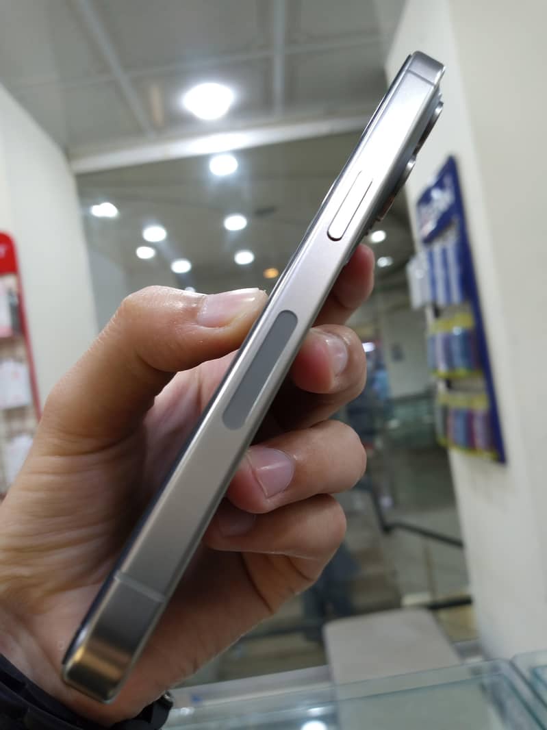 Apple iPhone 15 pro 1