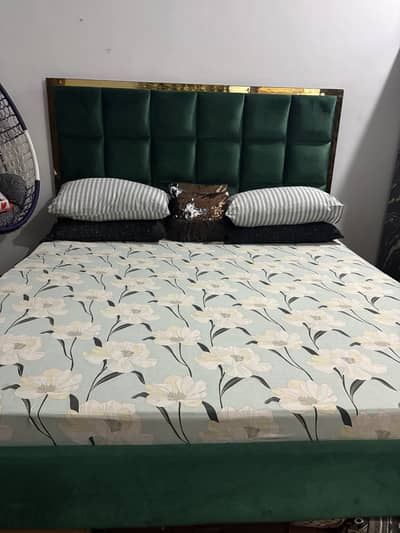 Bed and 2 Sofas