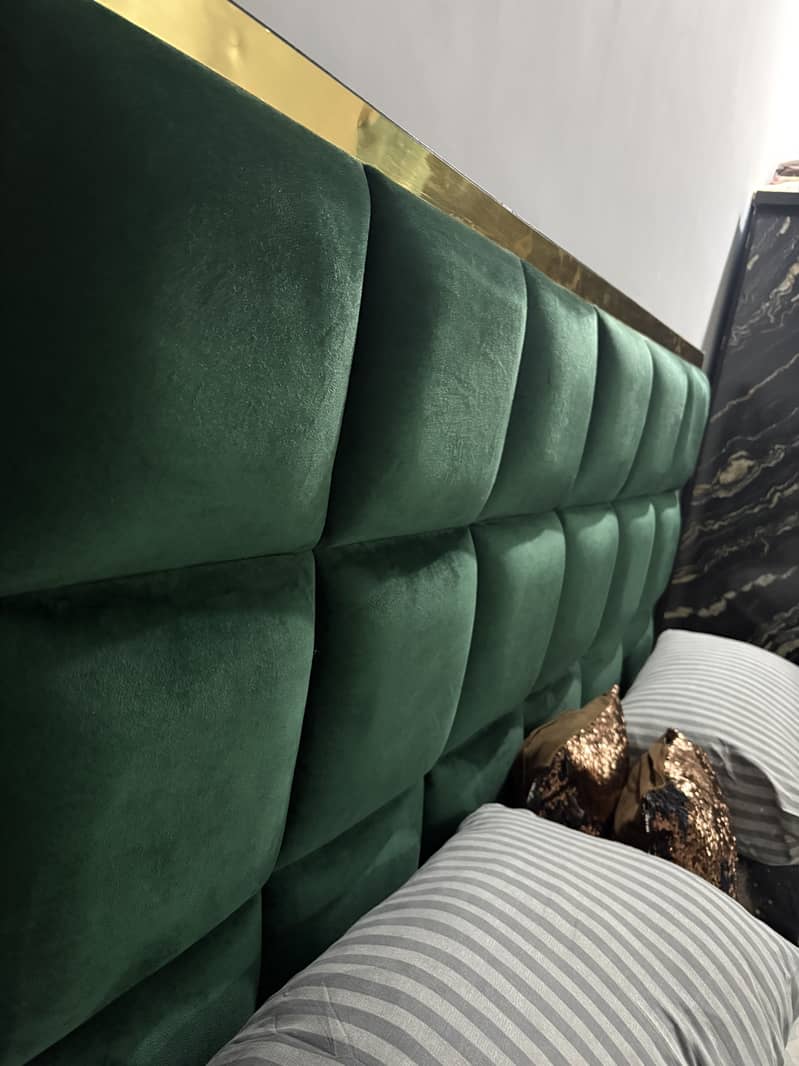 Bed and 2 Sofas 1