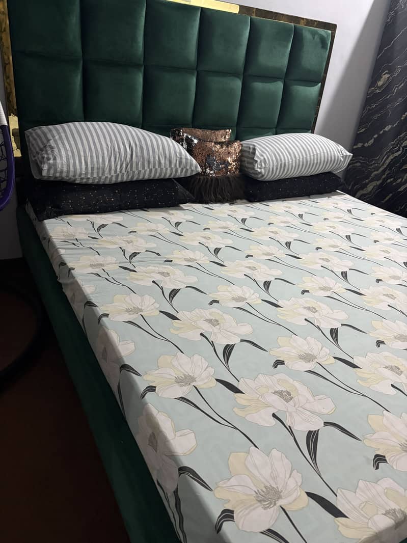 Bed and 2 Sofas 4