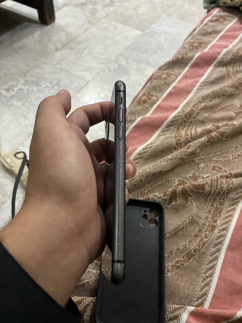 Apple iPhone 11 3