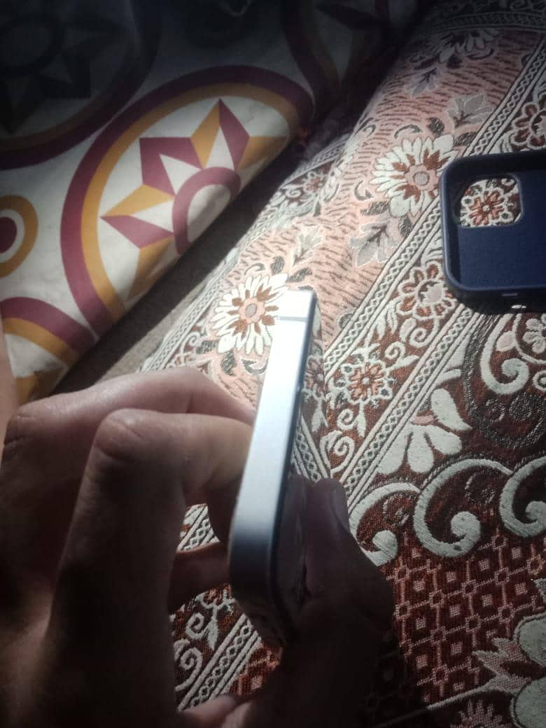 Apple iPhone 12 3