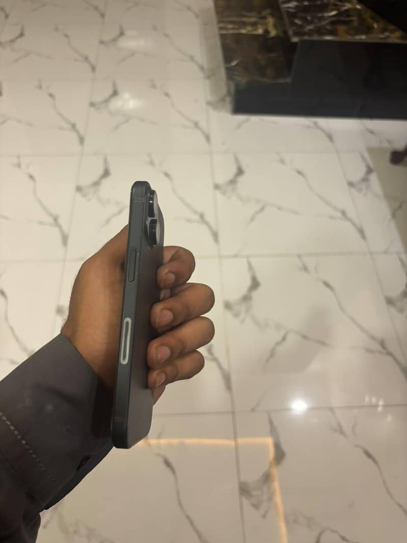 Apple iPhone 15 3