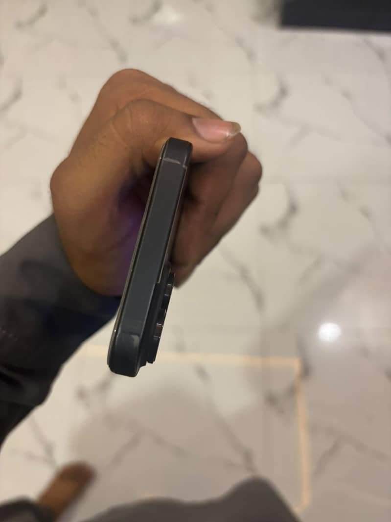 Apple iPhone 15 4