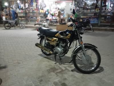 Honda 125 gold black self start