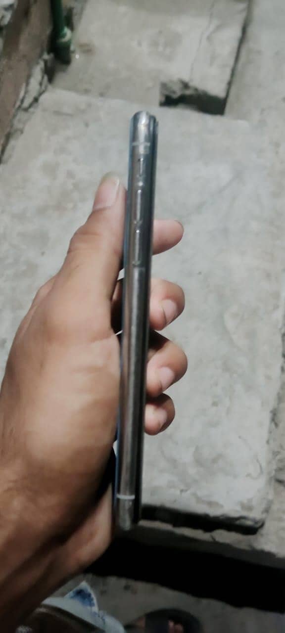 Apple iPhone X 4