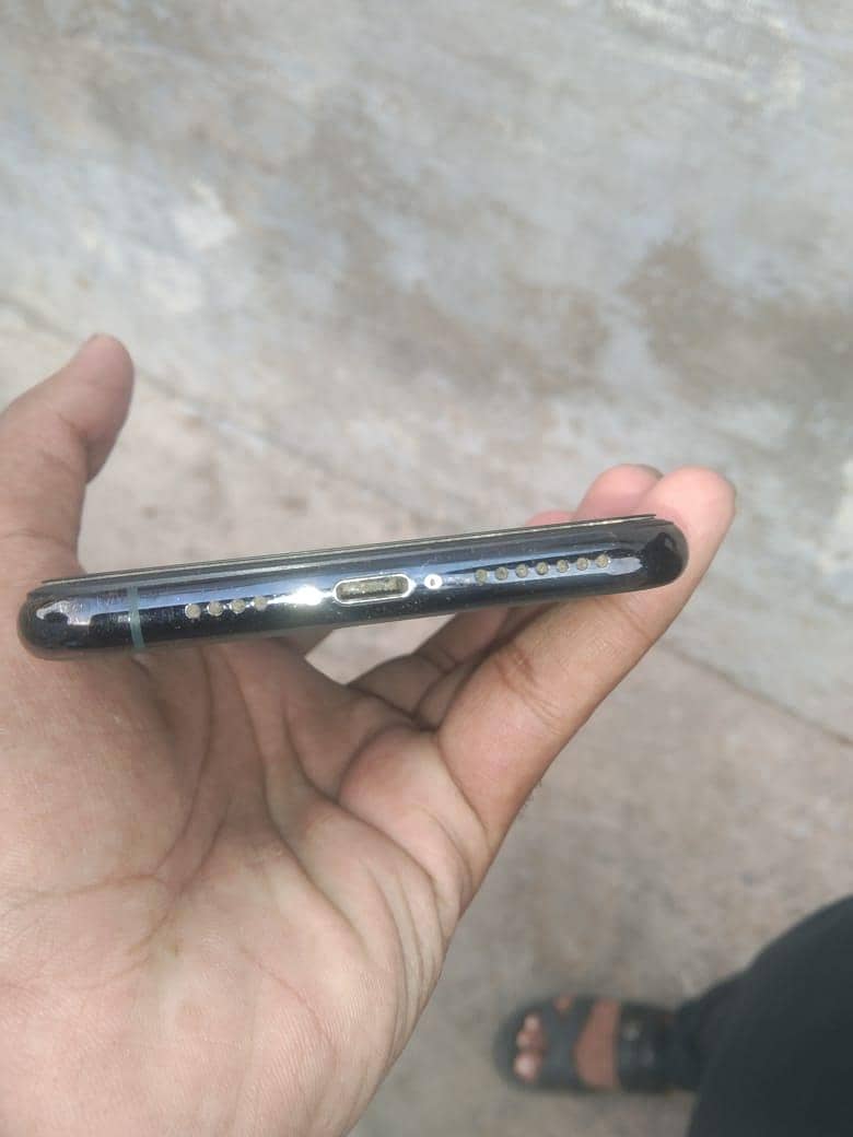 Apple iPhone 11 Pro Max 3