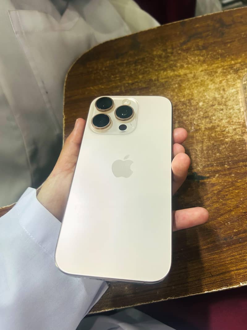 Apple iPhone 16 Pro 0