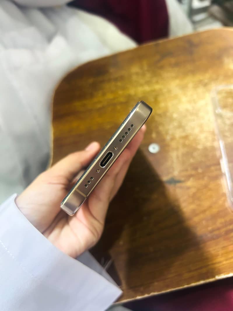 Apple iPhone 16 Pro 5