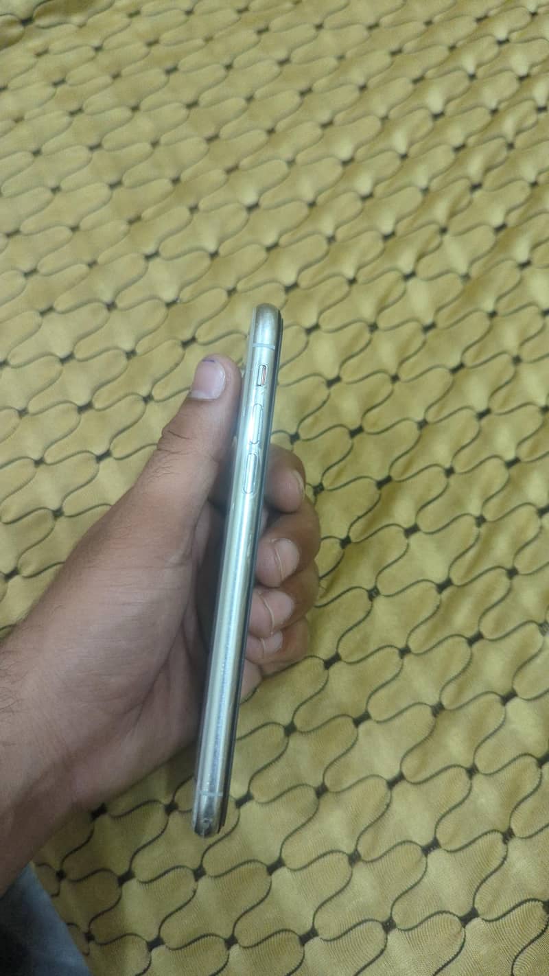 Apple iPhone X 3
