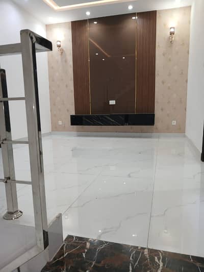 BRAND NEW 5 MARLA HOUSE FOR RENT IN PARAGON CITY LAHORE