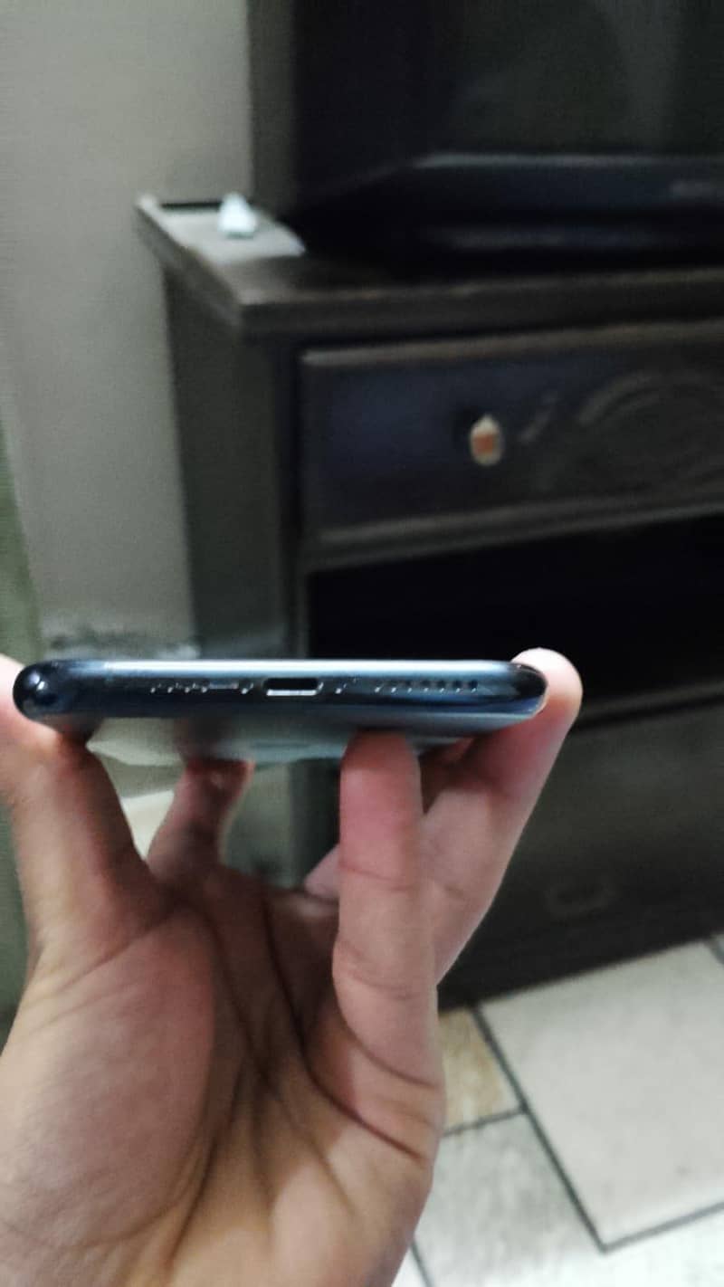 Apple iPhone 11 Pro Max 2