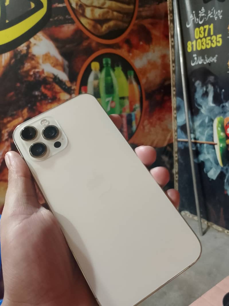 Apple iPhone 12 Pro Max 4