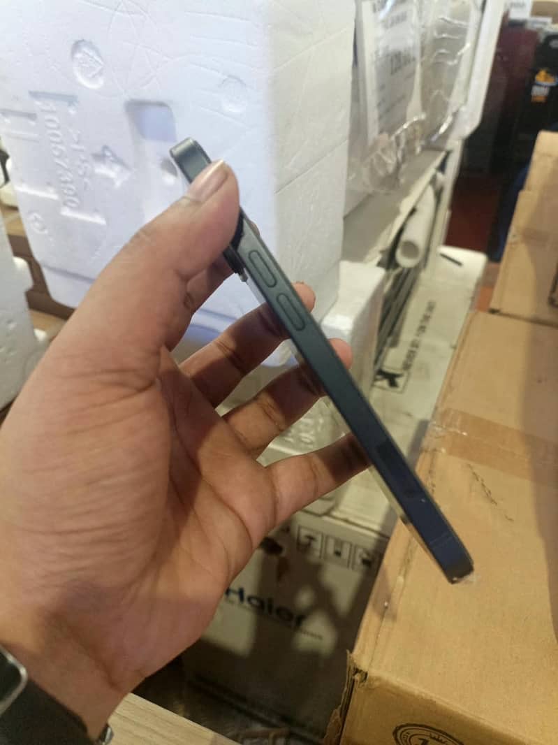 Apple iPhone 13 3