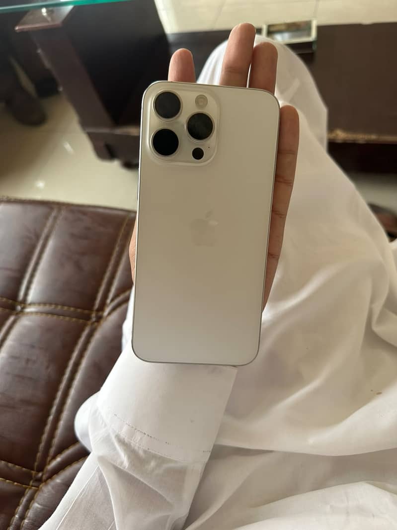 Apple iPhone 15 Pro Max 0