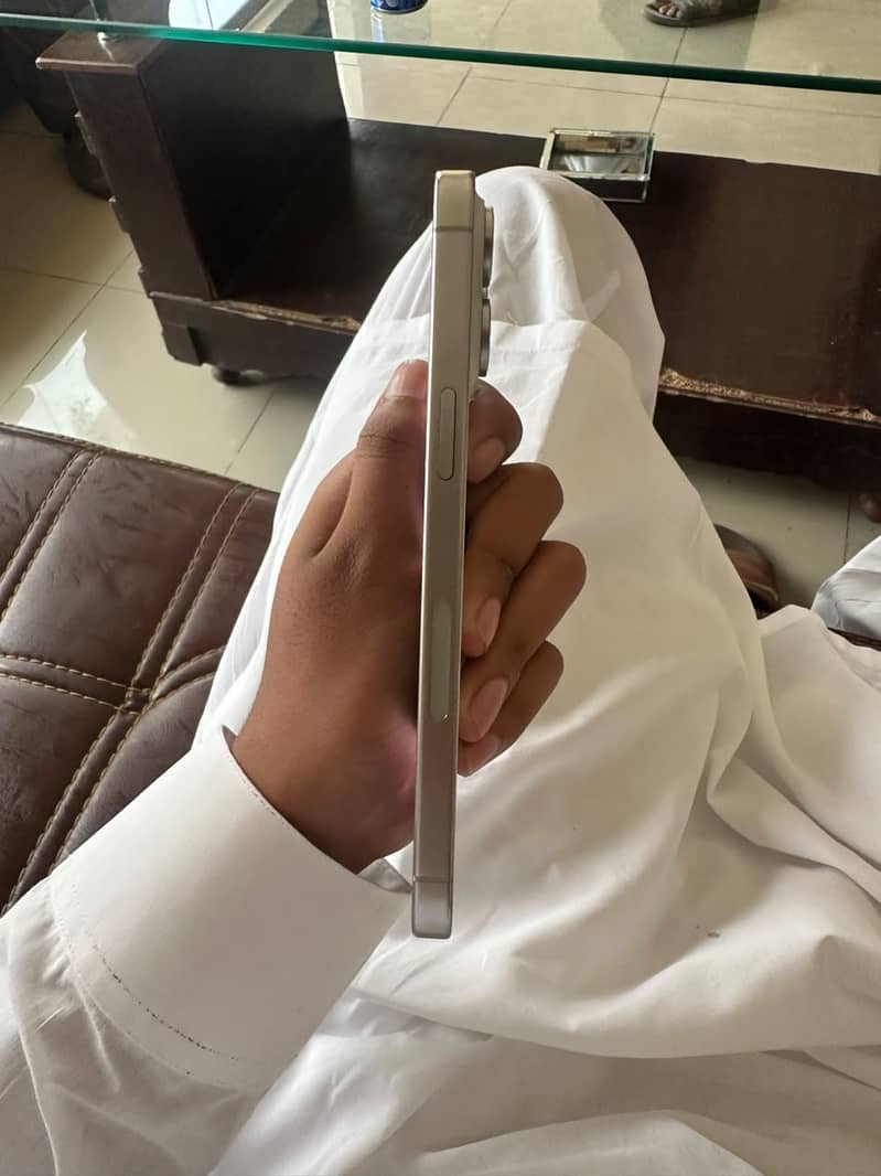 Apple iPhone 15 Pro Max 2