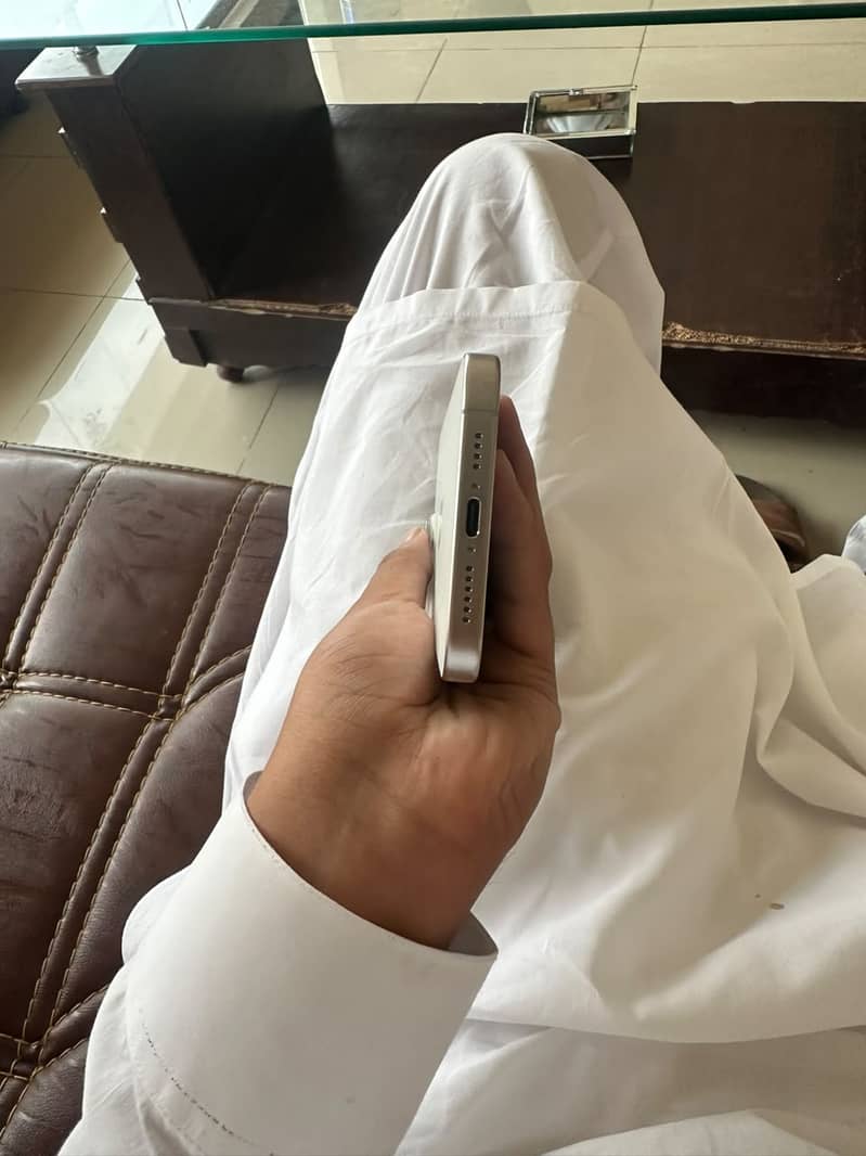 Apple iPhone 15 Pro Max 4