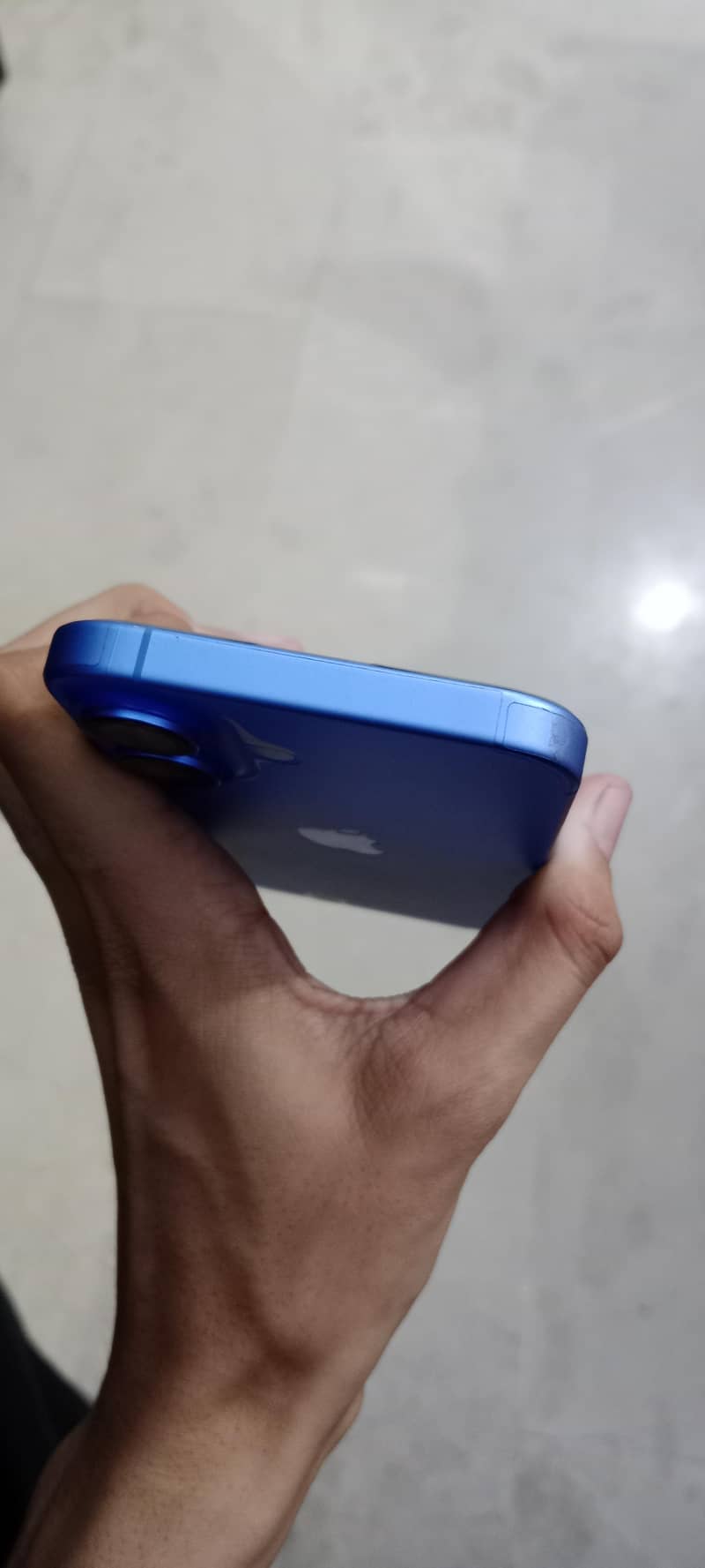 Apple iPhone 16 4